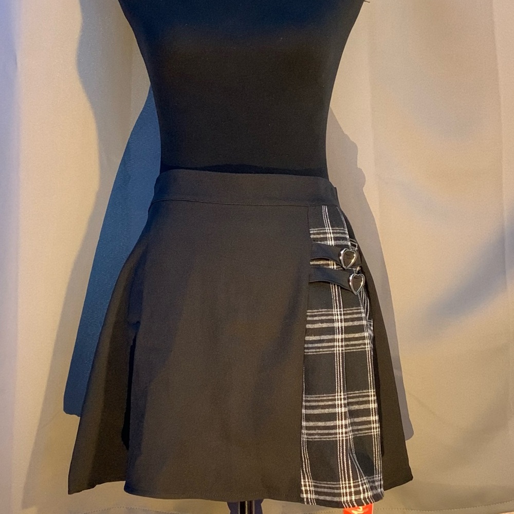 ROMWE Sweetness contrast plaid hearted skirt never worn still with tags